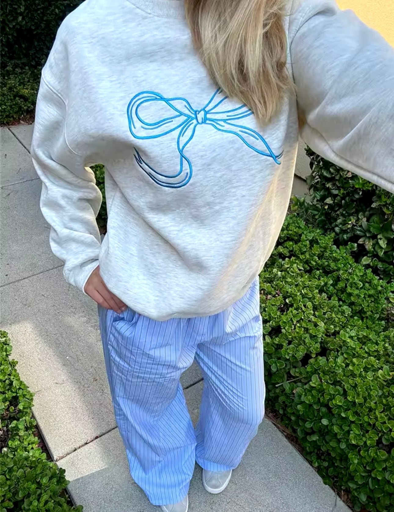 Bow crewneck