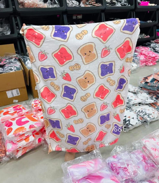 Soft fleece blankets ⭐️ preorder arrives end of April